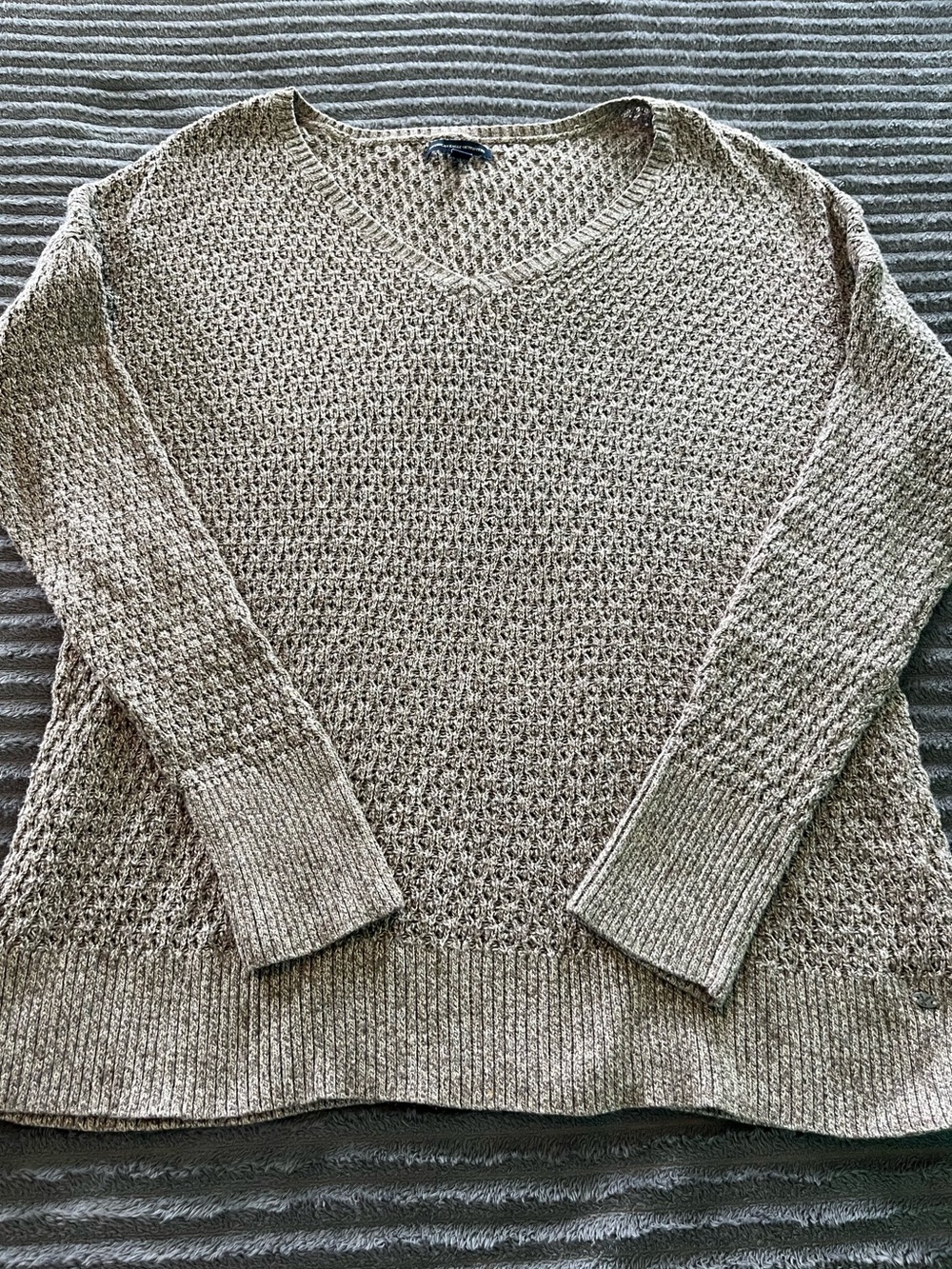 Long sleeved V neck long sleeved knit sweater new